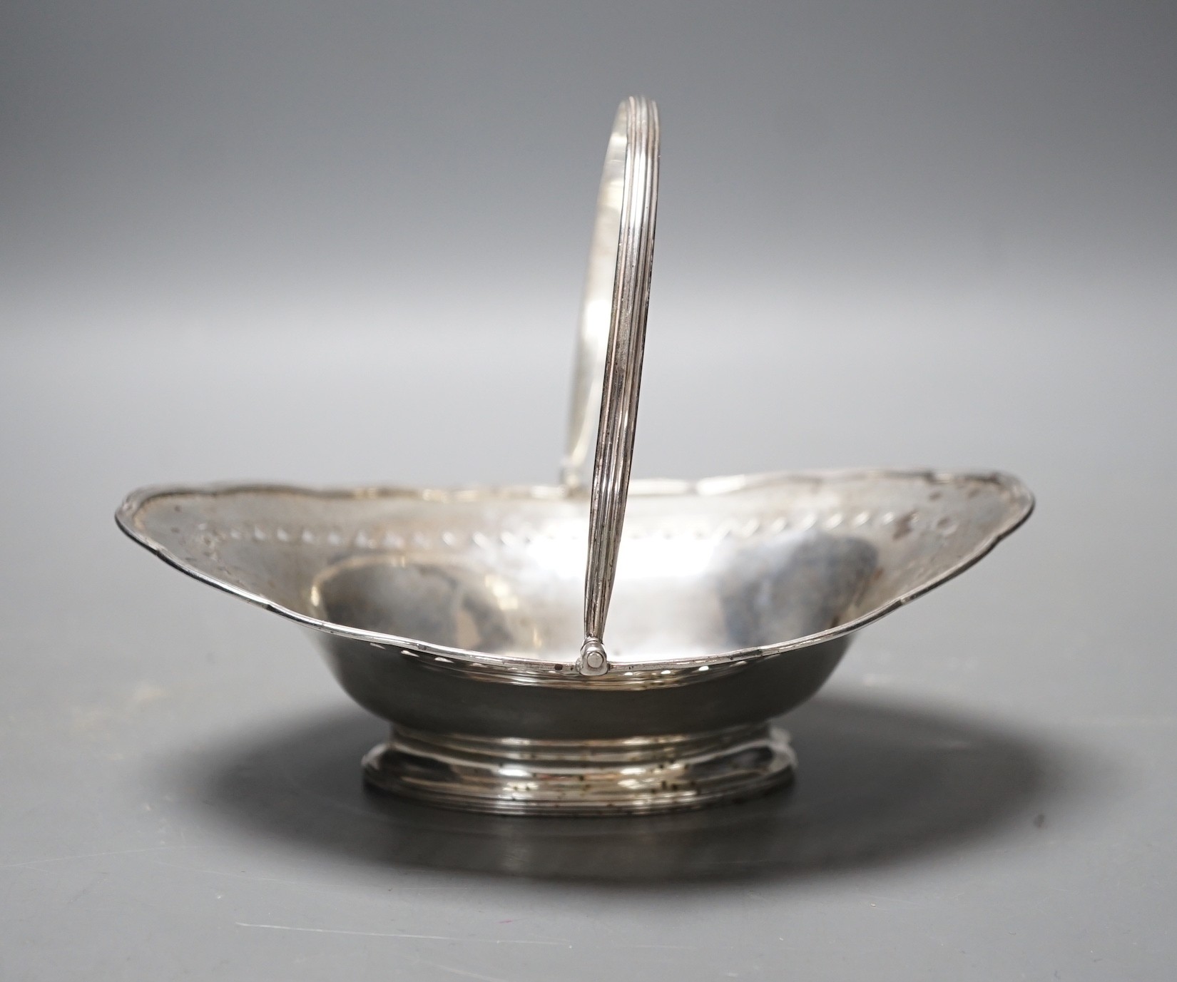A George III pierced silver oval epergne basket?, makers' mark rubbed, London, 1788, 17cm, 4.9oz.